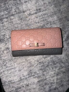 Gucci Pink and Gray Bow-Accent Continental Wallet. Great condition!